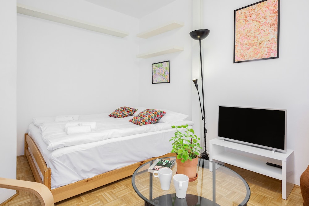 Apartment Kakowskiego Warsaw by Renters view 4
