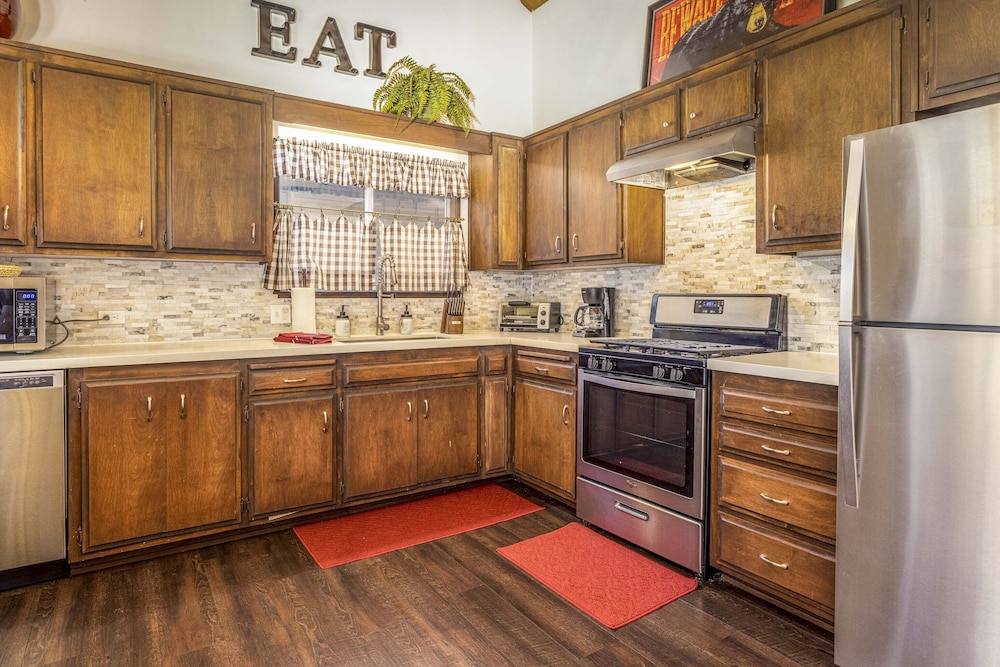 1 Mi to Slopes: Big Bear Ski Haven w/ Hot Tub