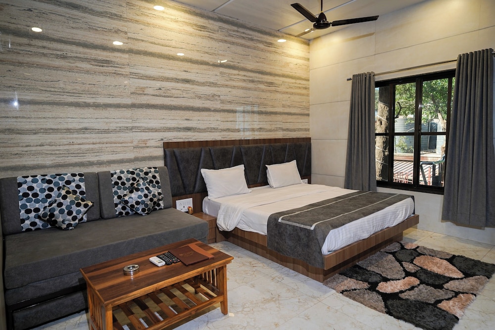 Hotel Kumar Plaza