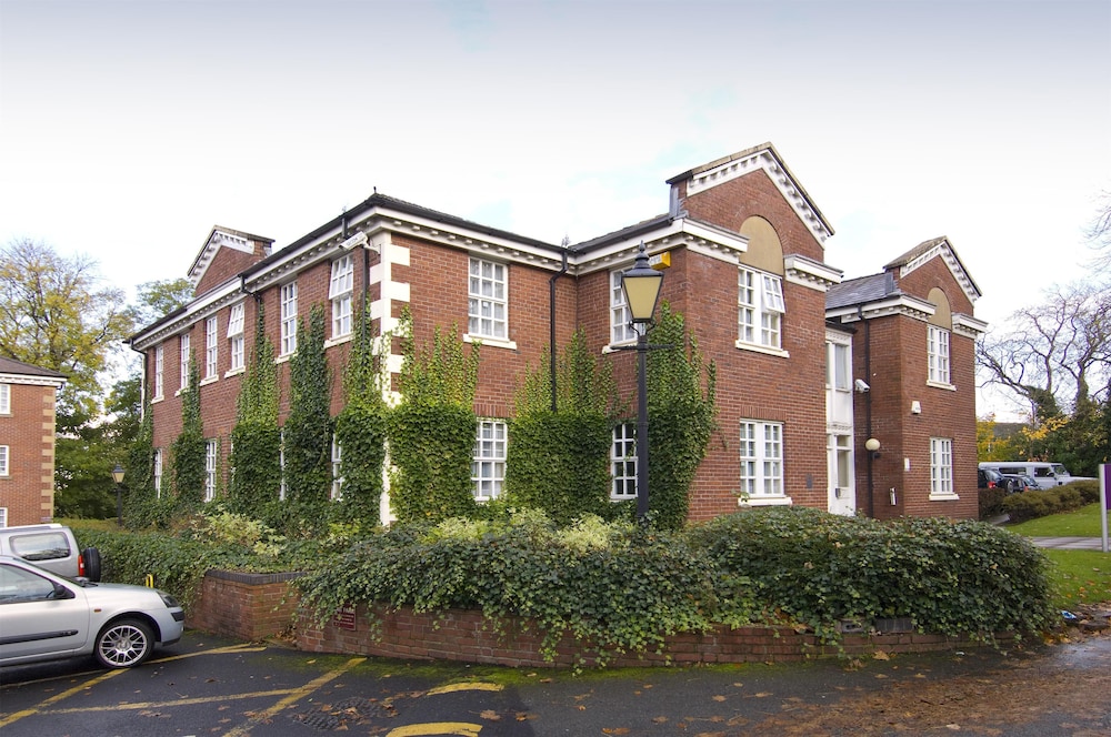 Premier Inn Stockport Central 3