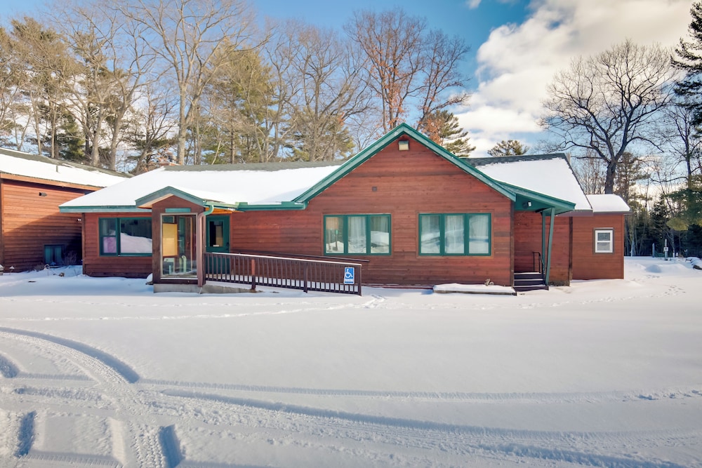 Snowmobile & Enjoy Eagle River! Southside Lodge