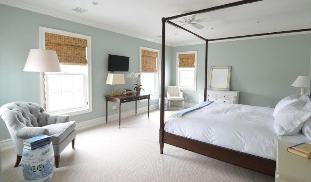 The Quogue Club at Hallock House