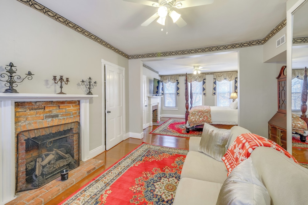 1 Mi to Dtwn: Townhome w/ Patio in Baltimore!