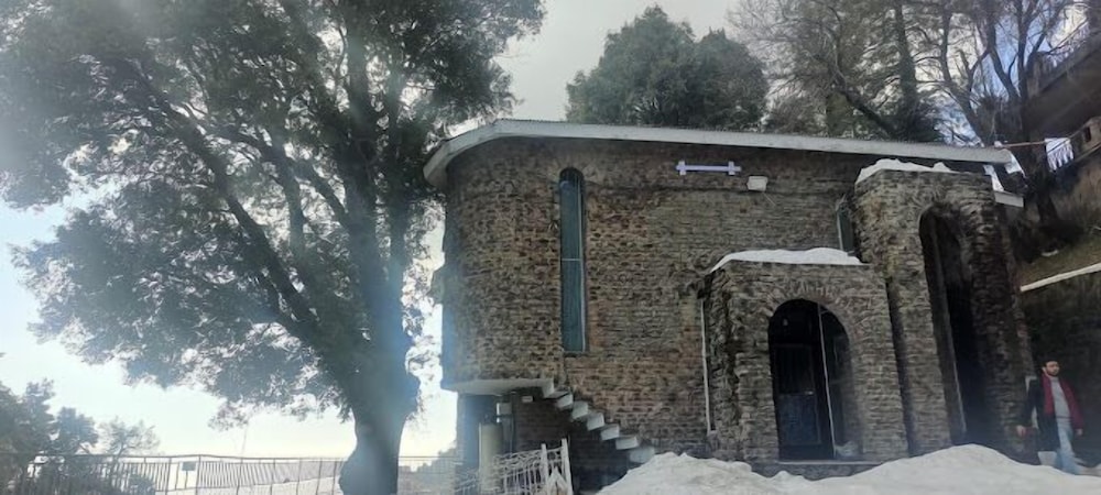 Ashiyana Guest House Murree view 3