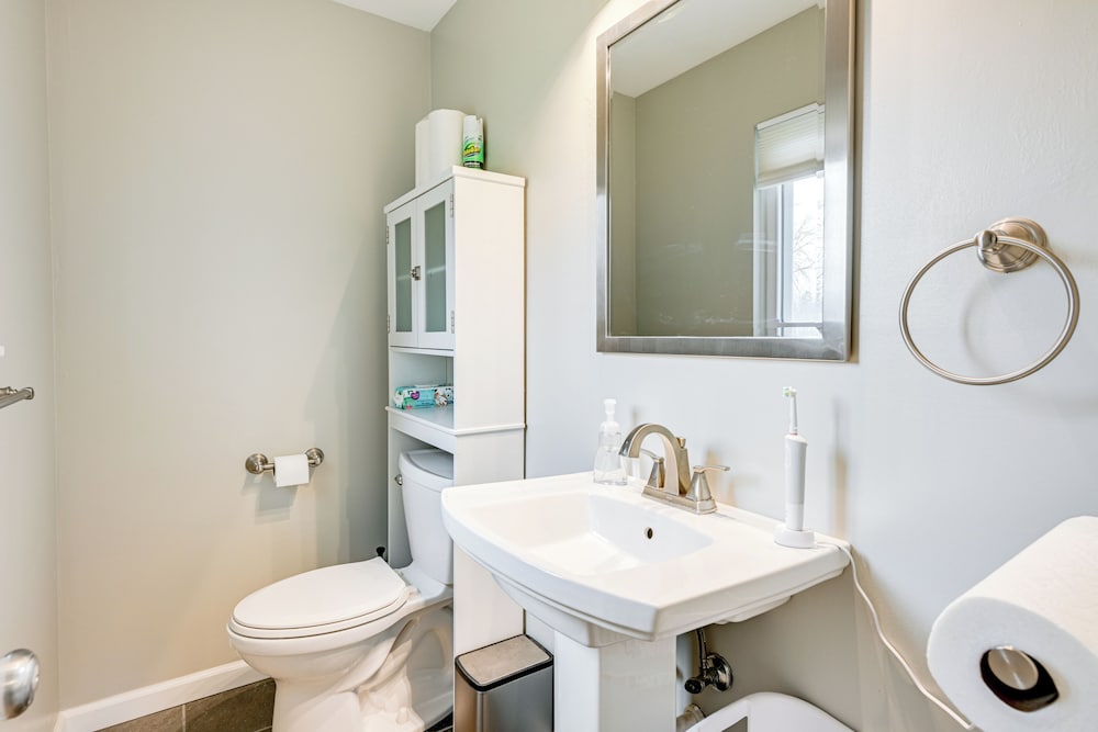 3 Mi to Dtwn Saginaw: Spacious & Updated Home!