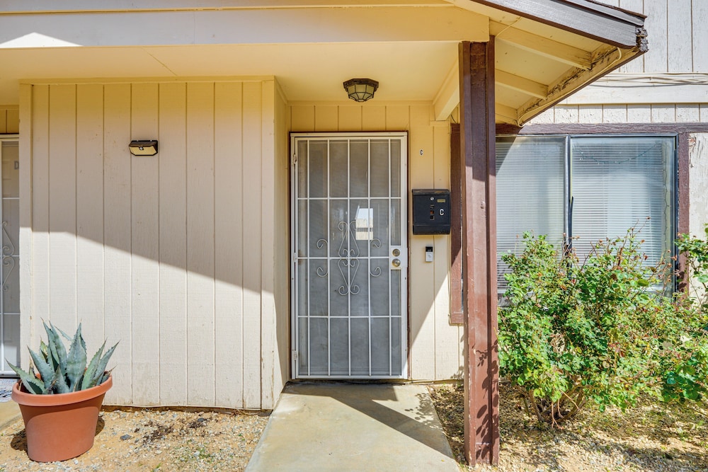 Patio & Mtn Views: Family Gem in California City