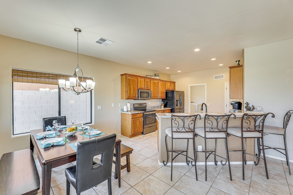 Gold Canyon Golfer's Getaway w/ Scenic Views!