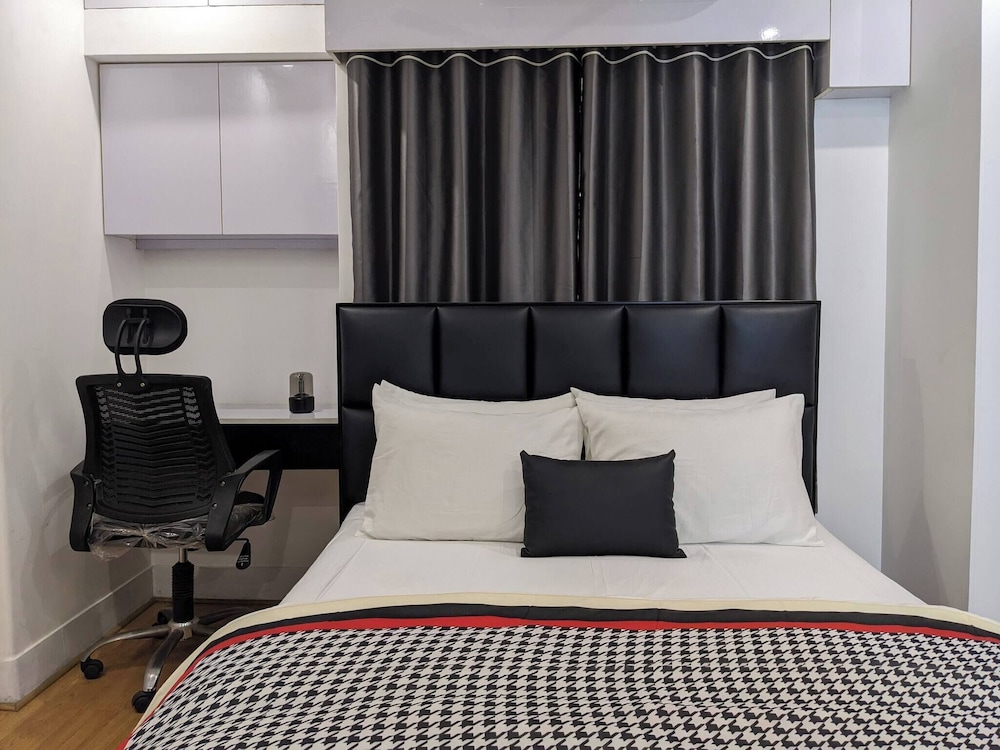 Minimalist Apt at DAC Intl Airport Msg to Avail Special Offer for Flight Catcher