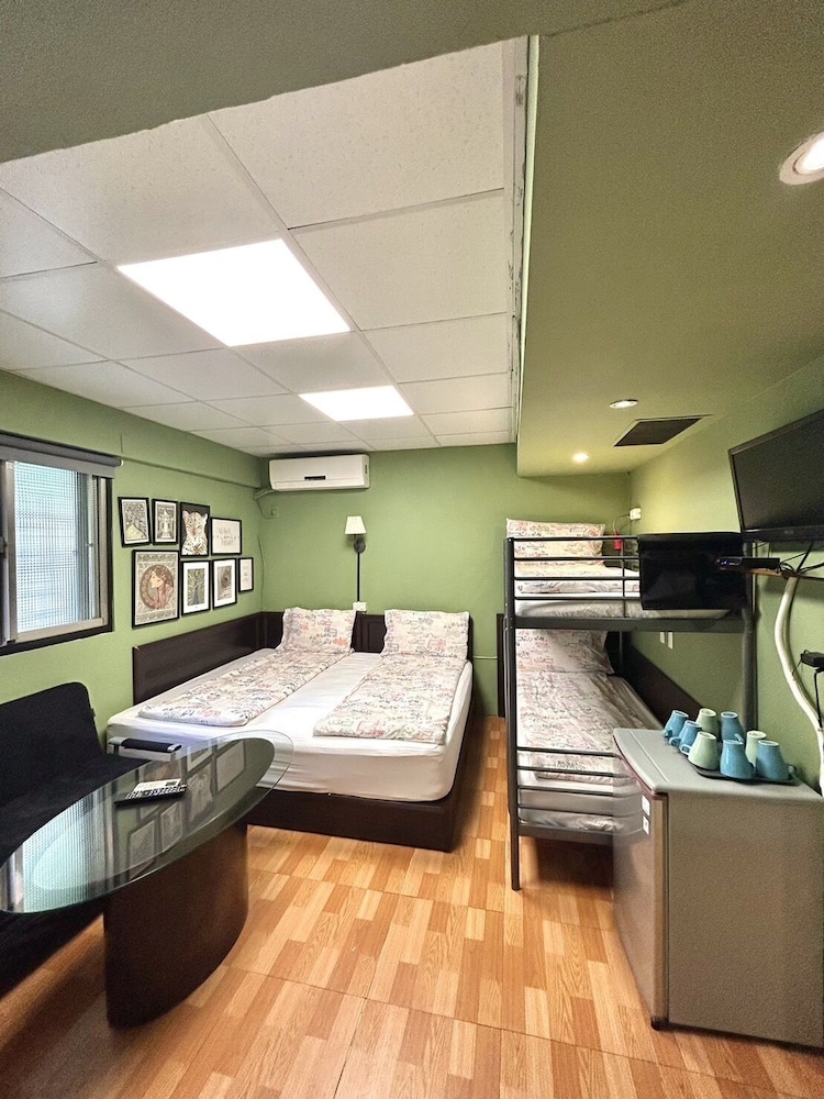 Ximen Triple Tiger Hostel
