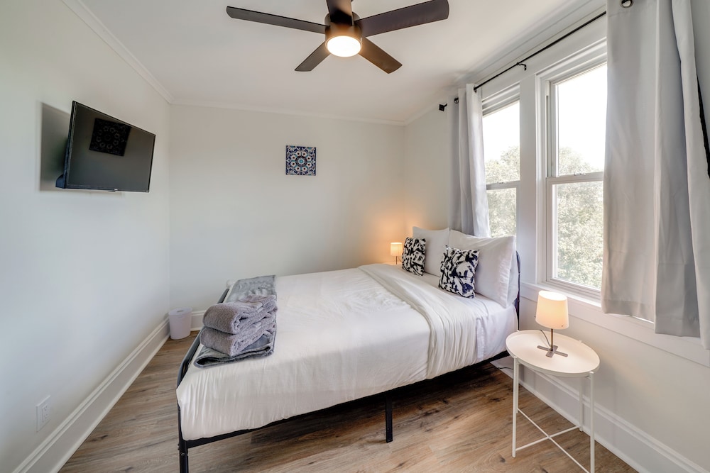 4 Mi to Dtwn: Pet-friendly Home in Pittsburgh