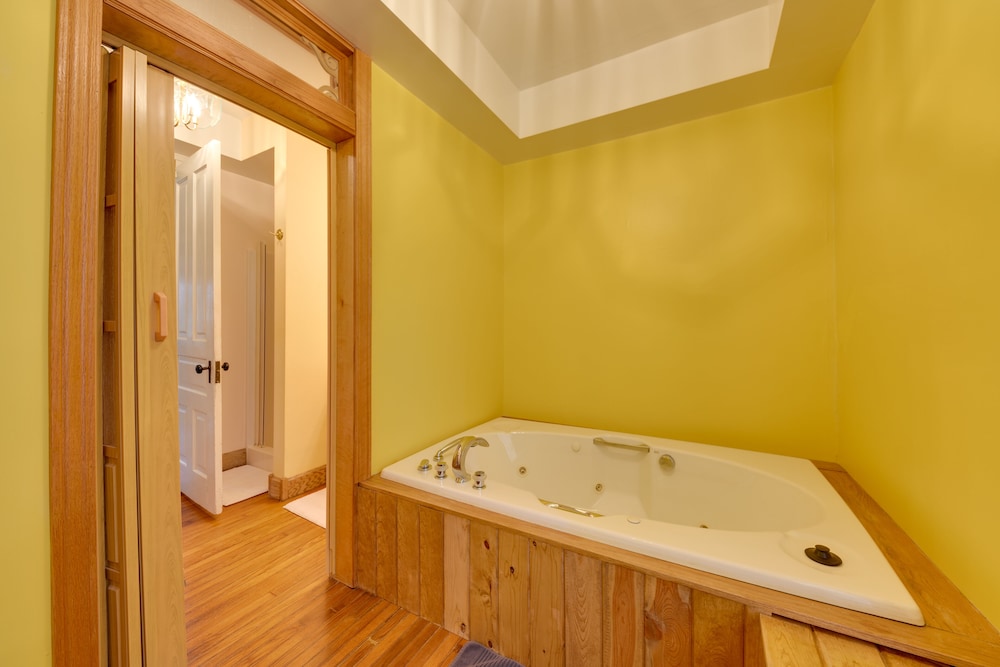 Lake Michigan Vacation Rental w/ Private Beach! - Property Image 7