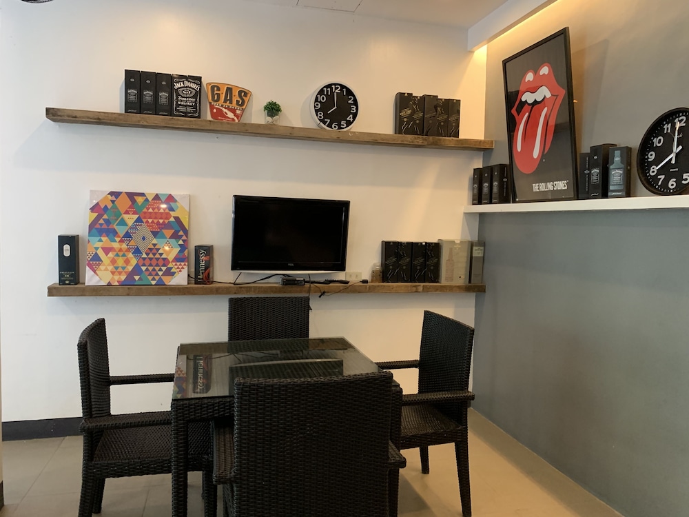 Anton's Loft Designer Resort Pansol
