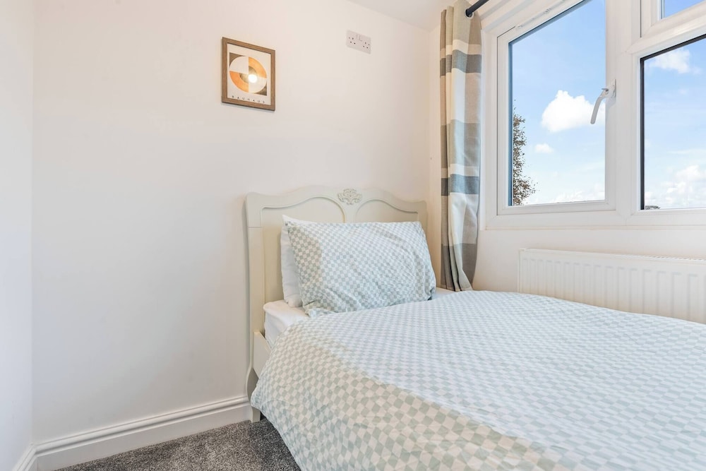 Beautiful 5 Bedroom Home in Coventry 14min to NEC