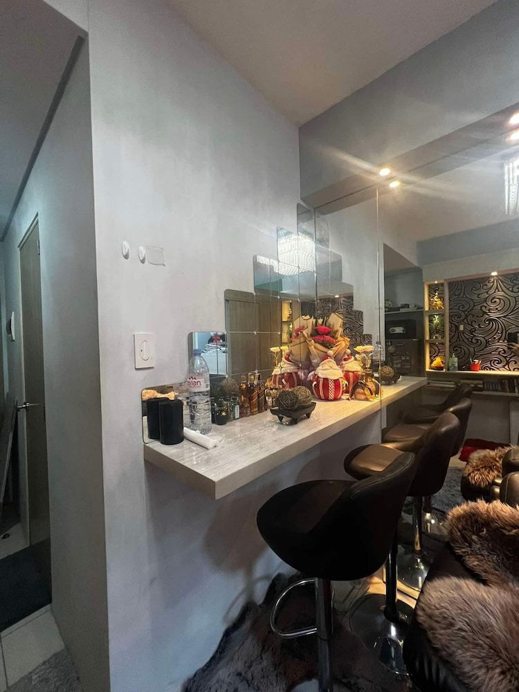 Breeze Residences Condos