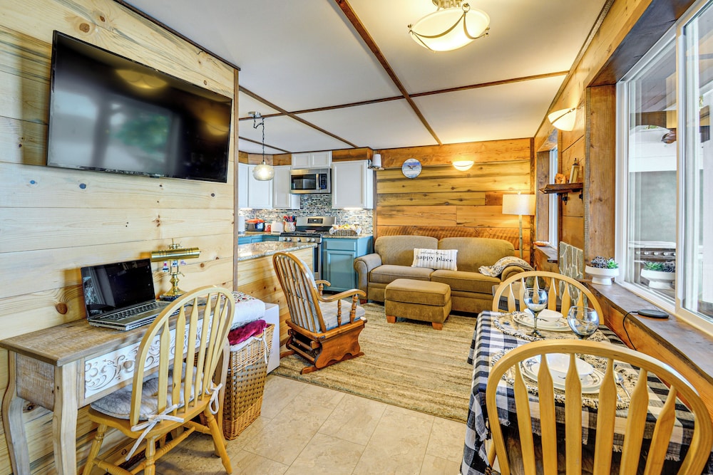 Outdoor Kitchen & Canal Views: Cabin in Quilcene!