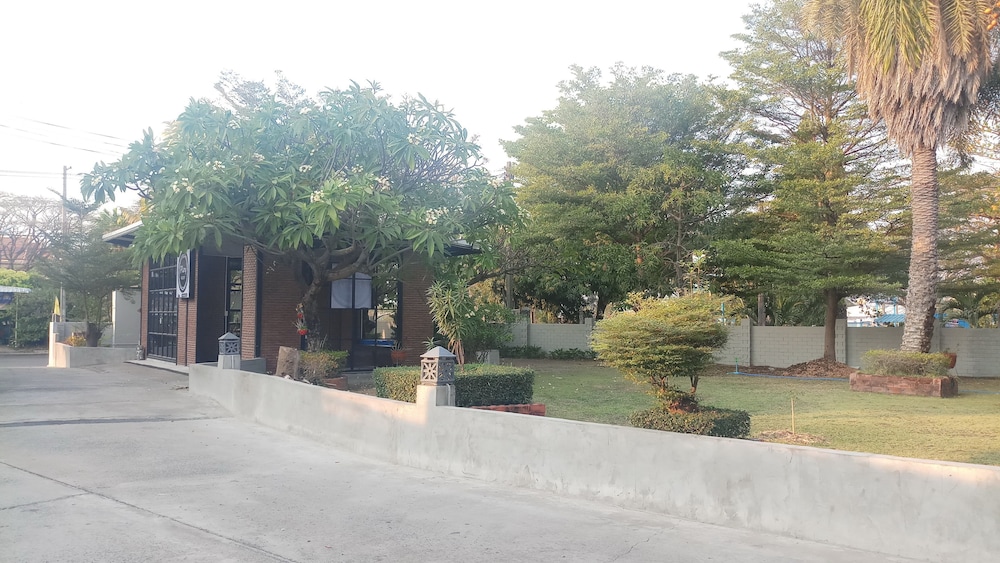 Ploy Resort