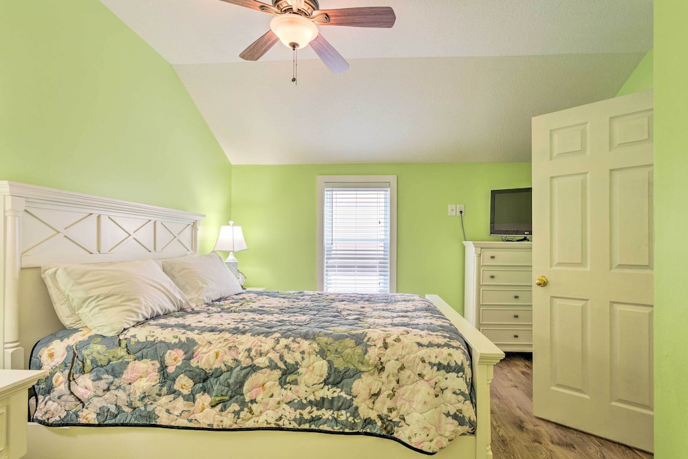 Sun-soaked Coastal Cottage w/ Deck + Walk to Beach view 5