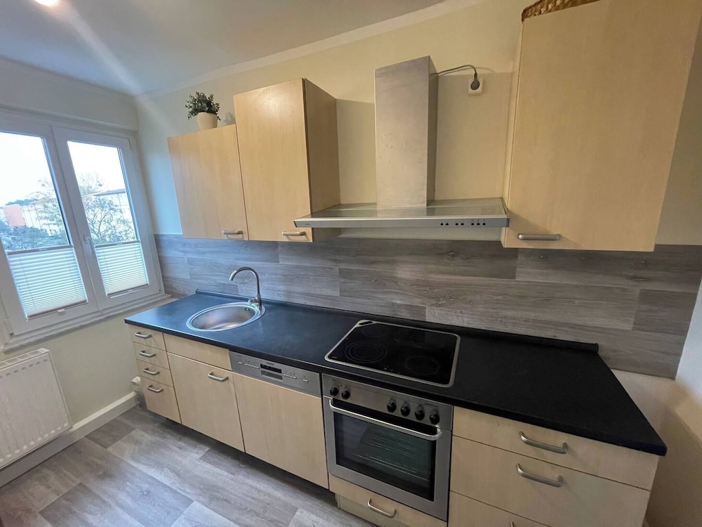 Charming 4-person Apartment in Hoyerswerda City Center