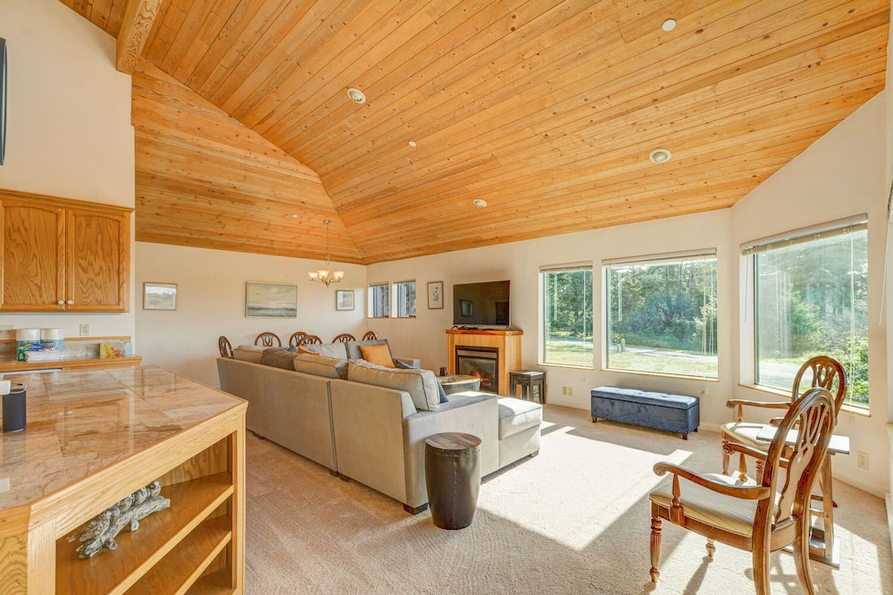 Pacific Splendor Private Hot Tub w/ Views! view 5