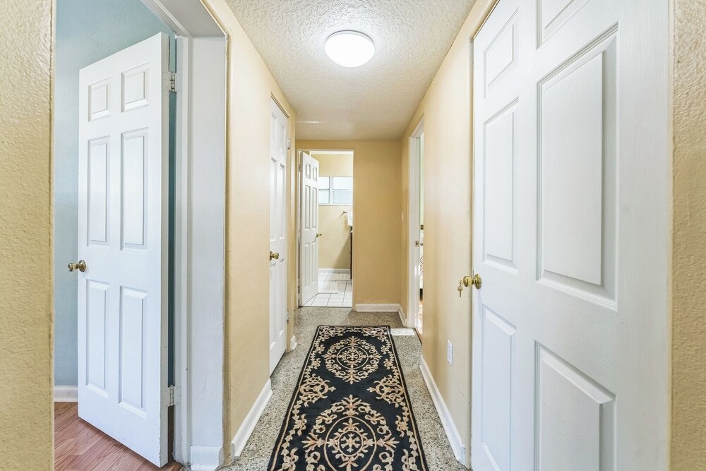 Modern Family Retreat Near Orlando Attractions