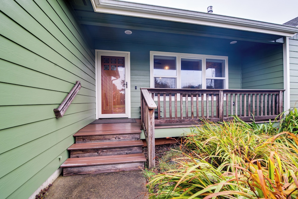 < 2 Blocks to Beach! Pet-friendly Home in Moclips