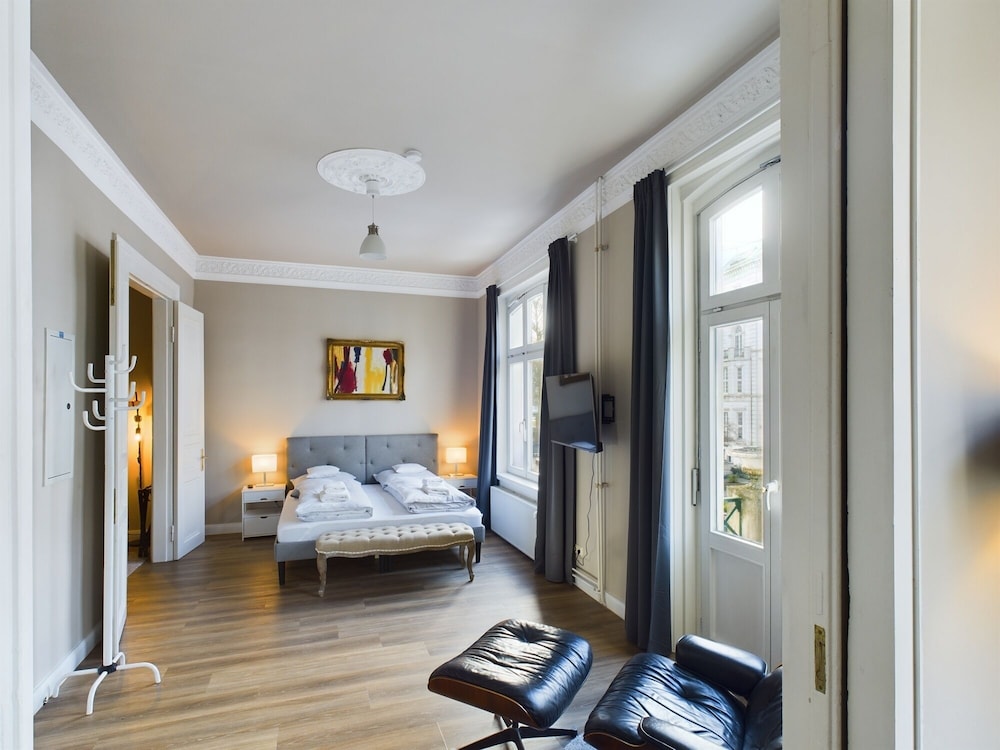 Art Apartments