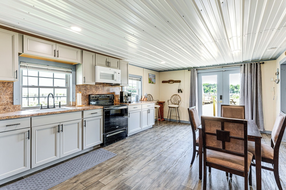 Dock Access: Waterfront Cottage in Avenue!