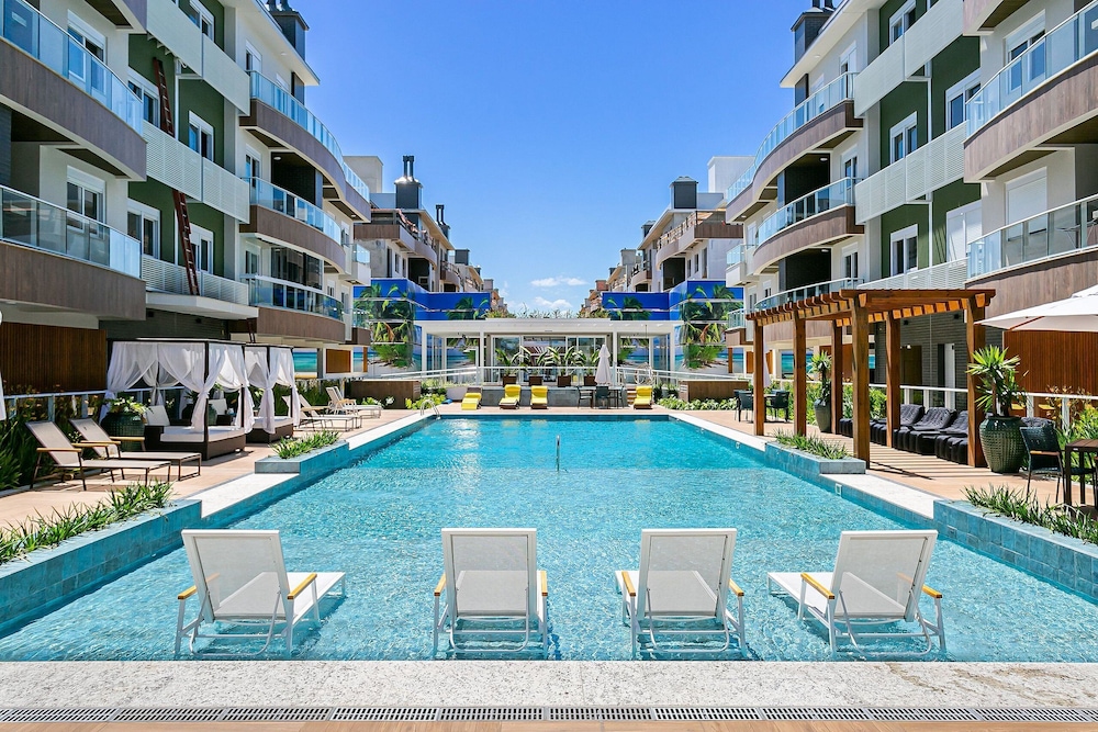 Seaside Condominium in Campeche-florianopolis SHR