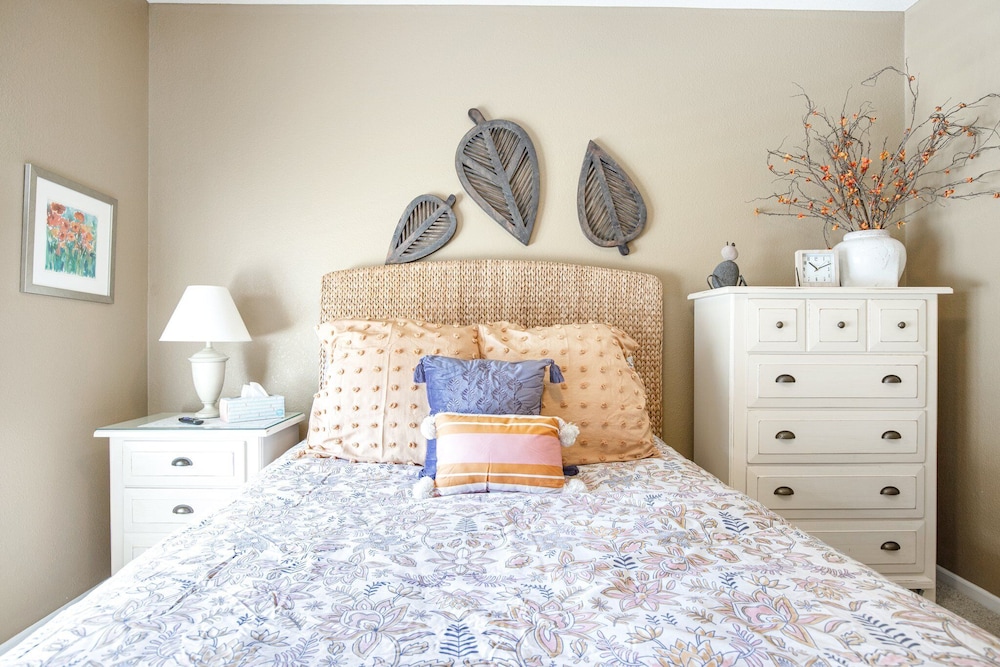 Experience Lakeside Living at Its Finest: Stunning Views and Prime Location!