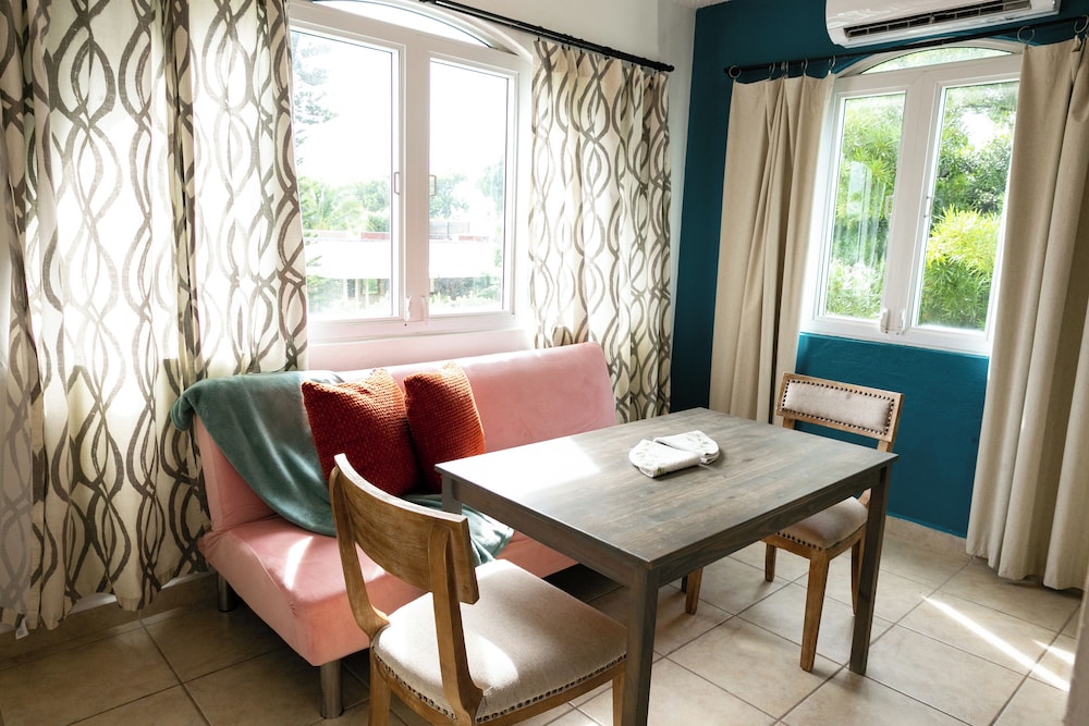 Numero Uno Beach Apartments