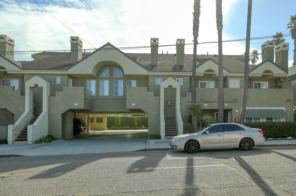 160 Ocean View 2 Bedroom Condo by RedAwning view 2