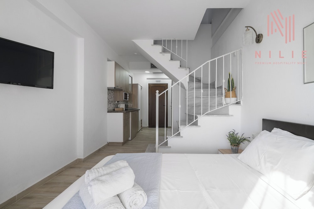 Azur Residences, Nilie Hospitality MGMT