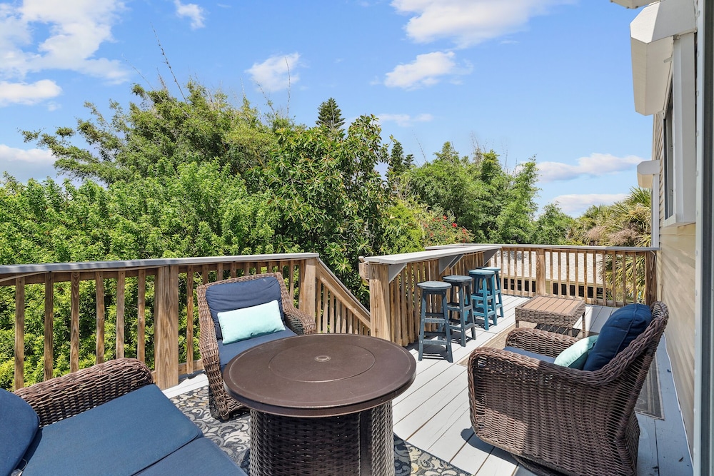 4BR Beach House Spacious Steps From Sand