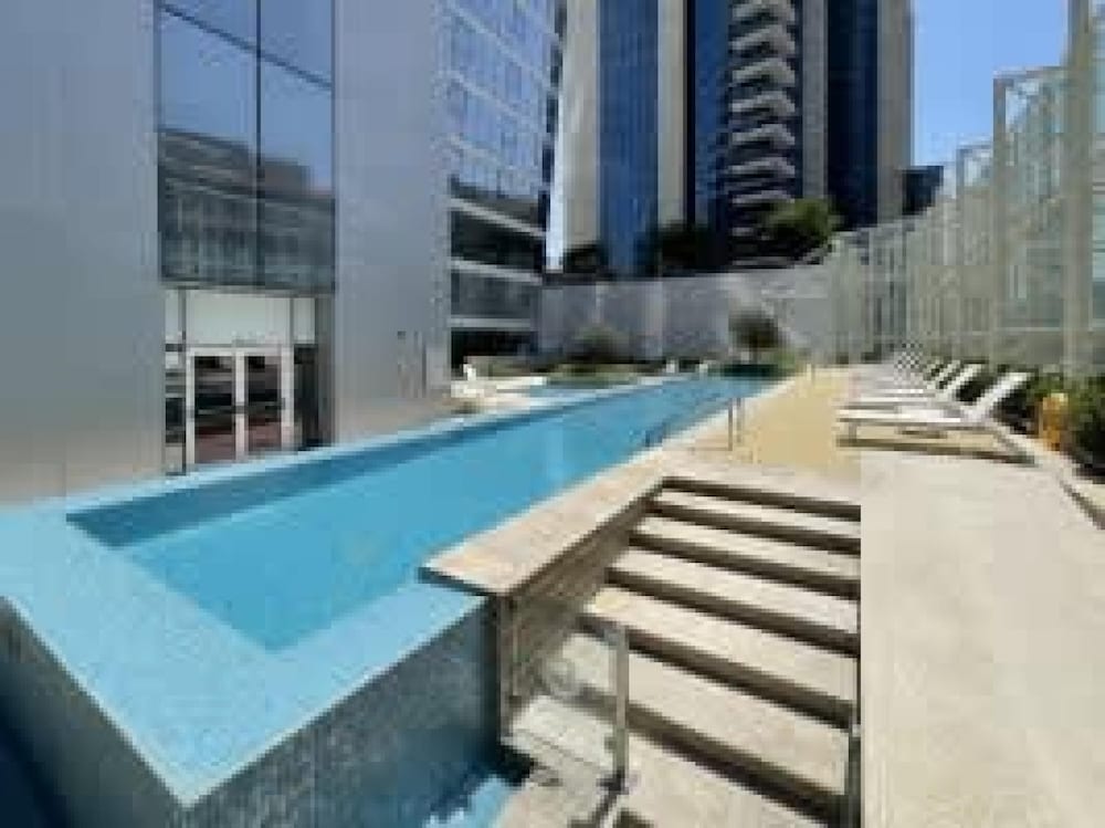 Silkhaus Stylish Modern Pad Gym Pool Access