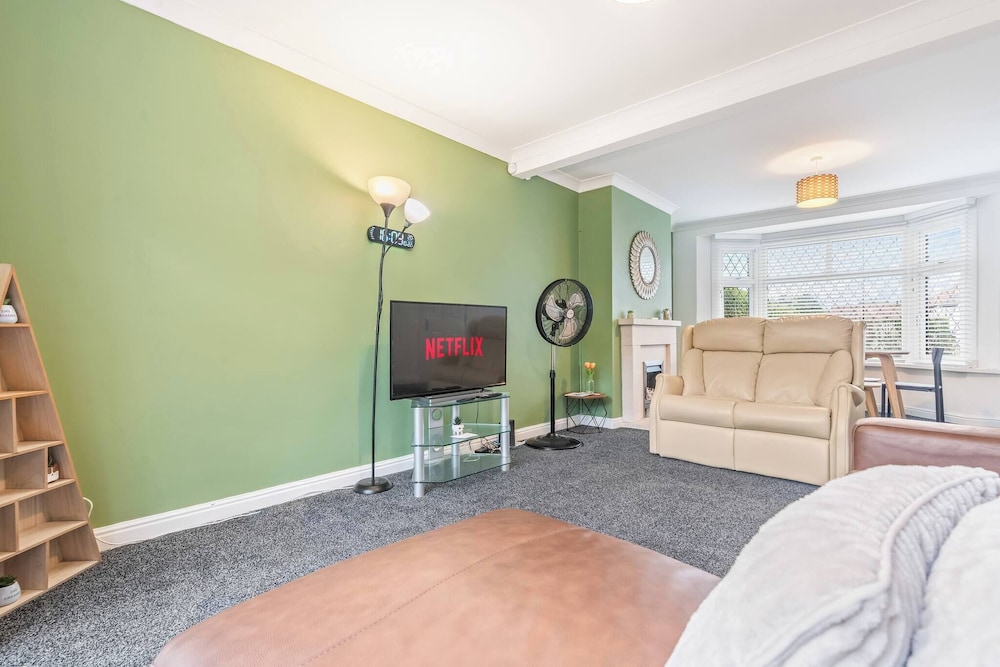 Beautiful 5 Bedroom Home in Coventry 14min to NEC