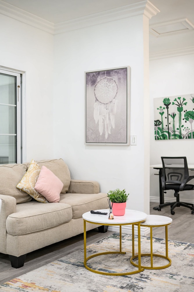 Spacious Bright Home Fully Equipped