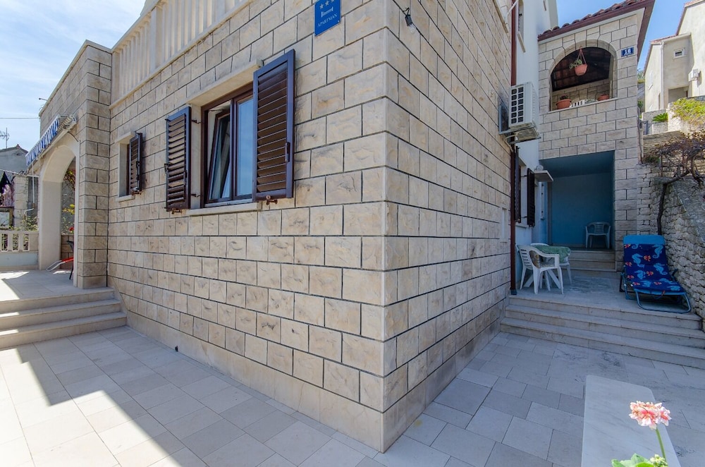 Photo 12