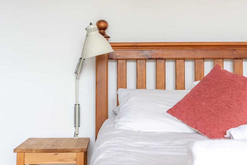 Spacious 2 Bedroom Apartment in Converted Warehouse in Brixton