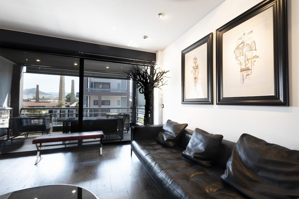 Iakxou 26 in Athens With 1 Bedrooms and 1 Bathrooms
