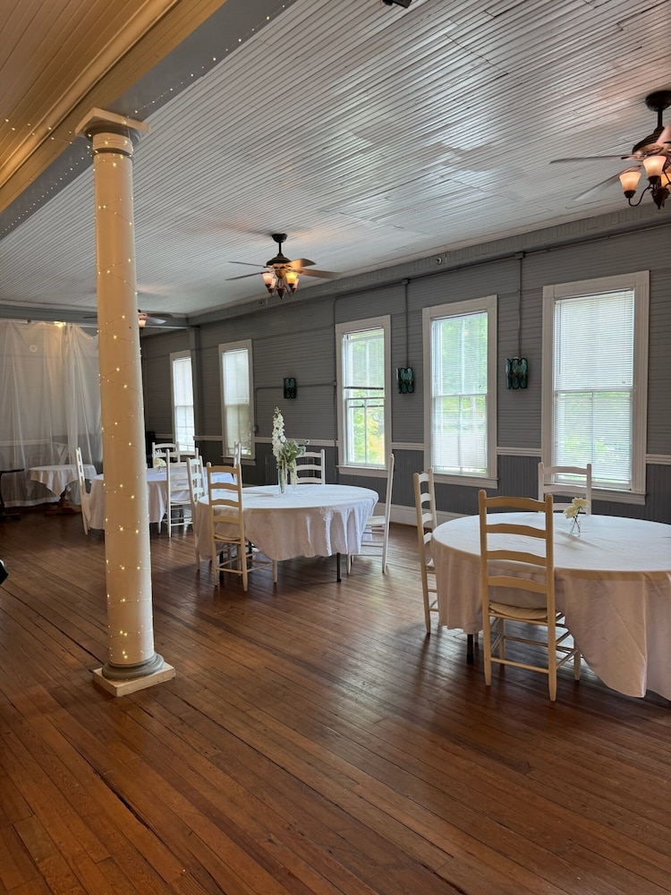 Balsam Mountain Inn