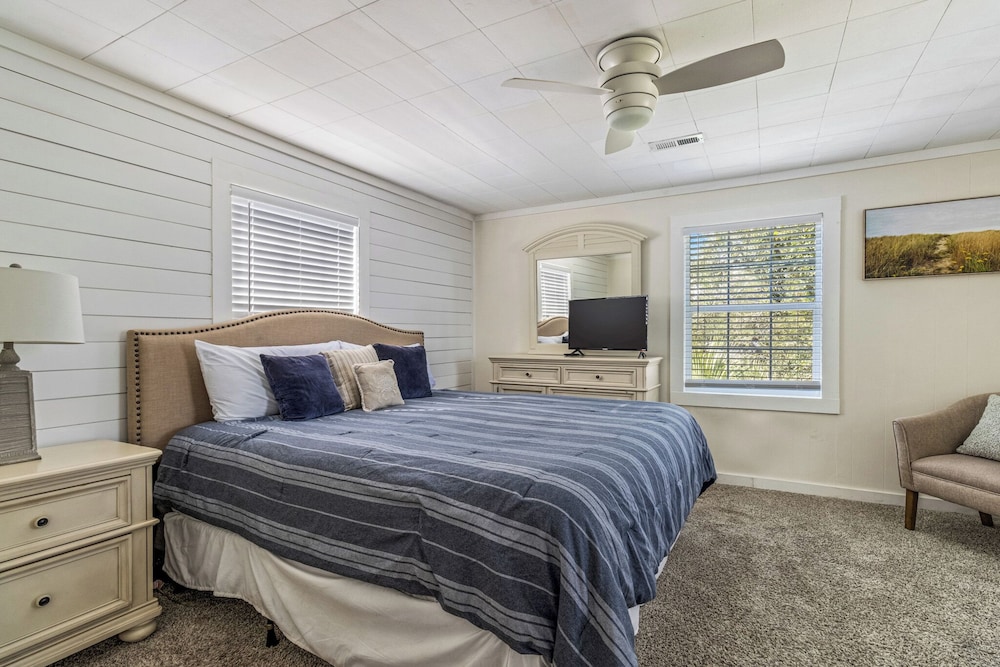 Serenity Shores by Southern Vacation Rentals