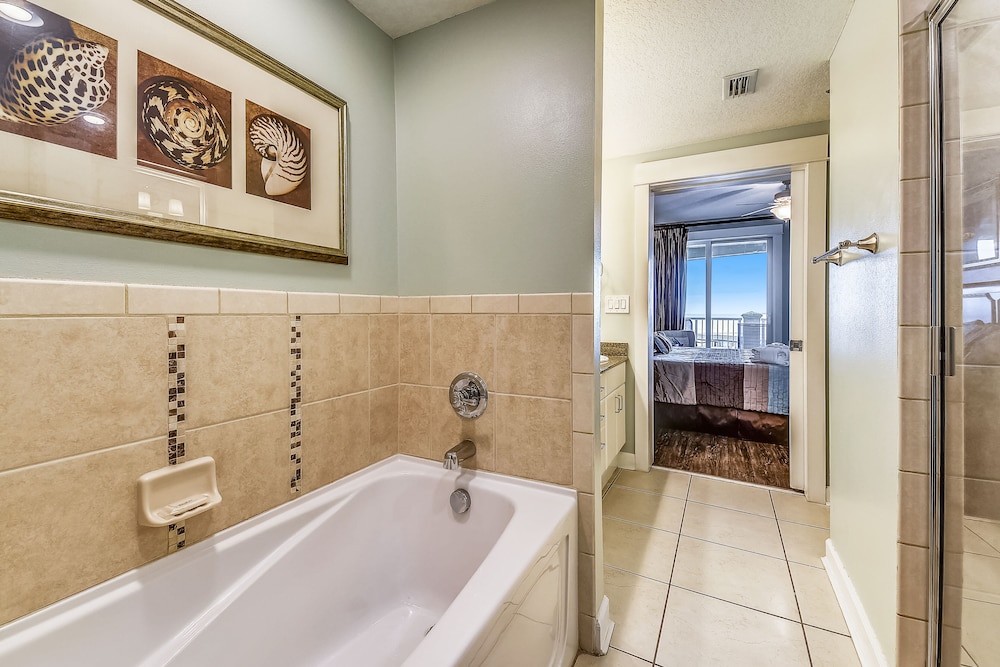 Grand Panama Beach Resort by Book That Condo