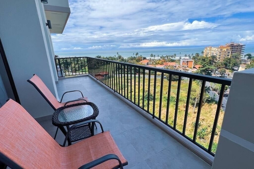 Elegant Oceanview Penthouse - Steps from Jaco Beach & Nightlife