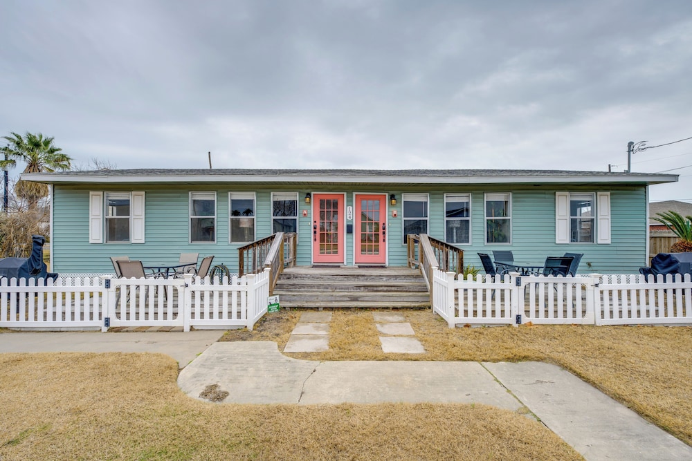 Walk to Beach & Pier: Updated Abode in Rockport!