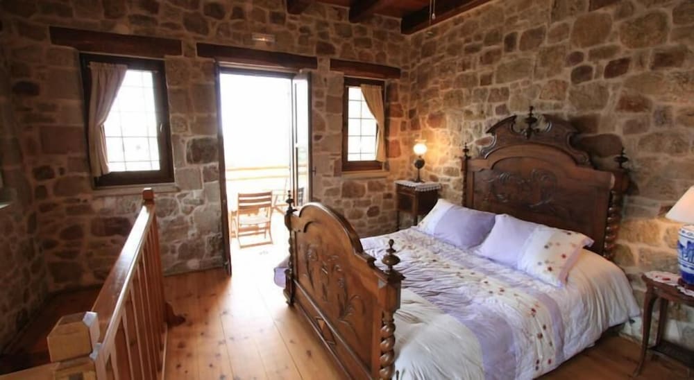 Lithos Traditional Houses