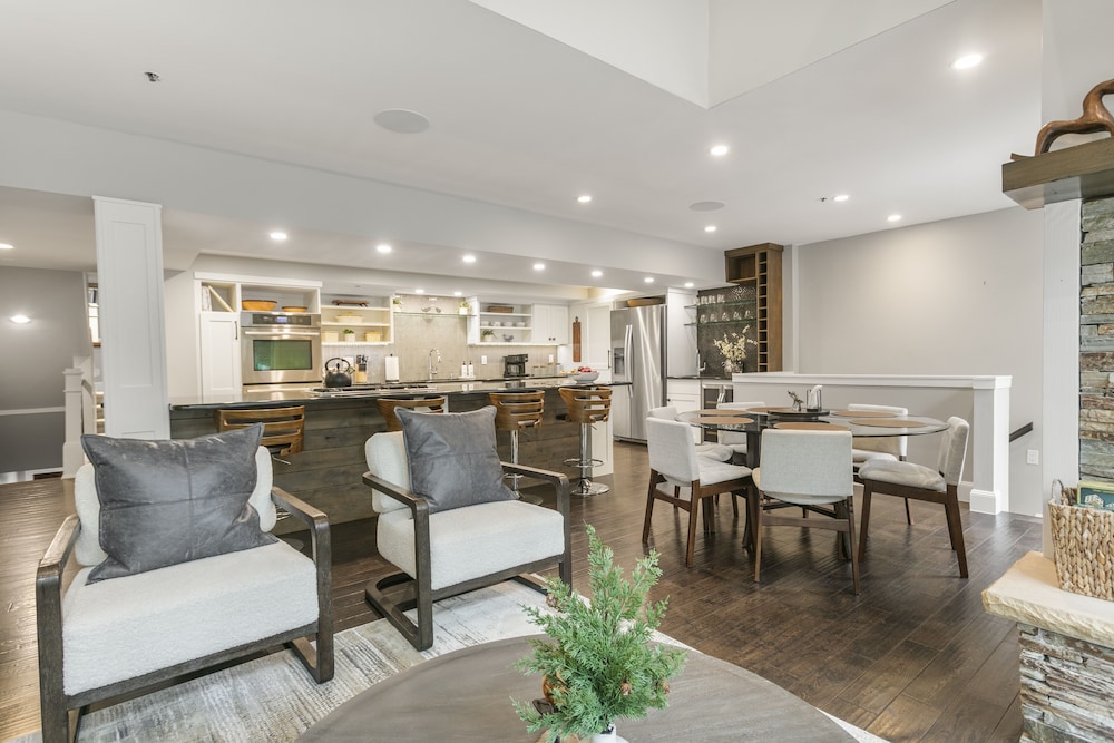 1158 - Three Bedroom Deluxe Stonebridge 3 Condo