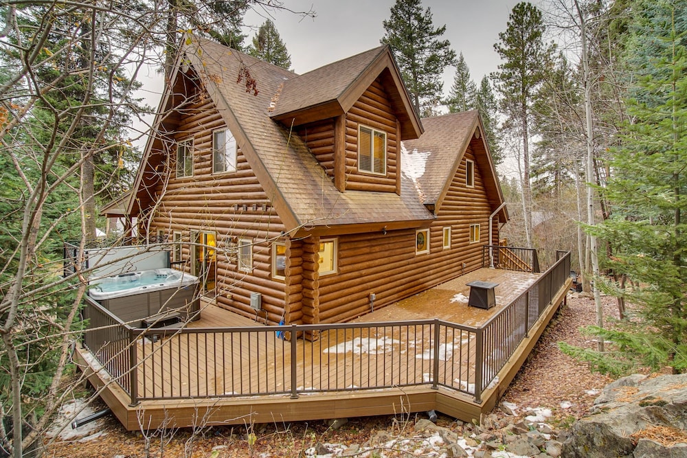 Family-friendly Mccall Cabin w/ Private Hot Tub! view 2