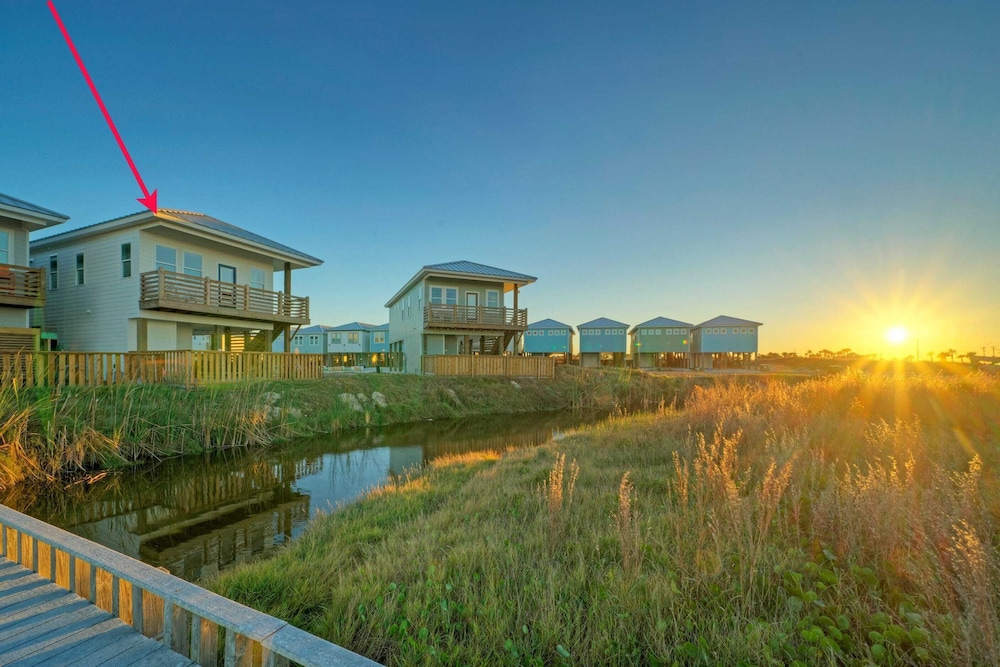 Cart-friendly Boardwalk to the Beach Private Pool, Firepit & Pond Views 361 Bayview