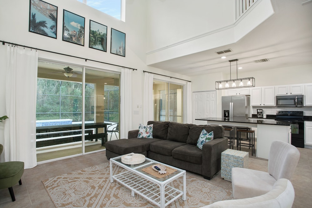 Dazzling 7BR Villa with Pool & Game Room