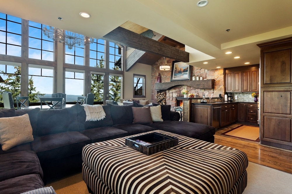 Stag Lodge at Deer Valley Resort - Three Bedroom Residence with Spa #13 3 Condo